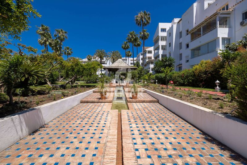 Foto 28b25455-79a1-4c7d-9430-44e17096942c. Apartament amb calefacció aparcament piscina a Nueva Atalaya Estepona