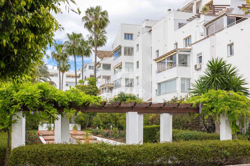 Foto 7a9aa16e-b717-45e4-9d40-8a7e66f28152. Apartament amb calefacció aparcament piscina a Nueva Atalaya Estepona