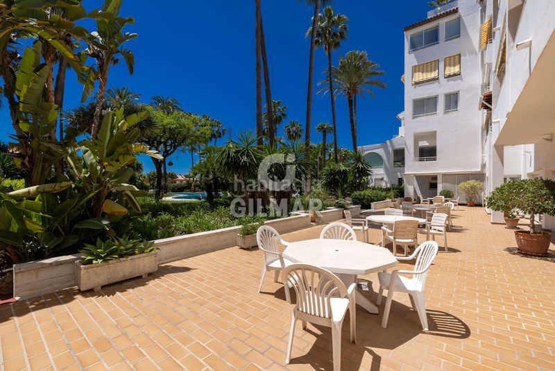 Foto 82dc1f9e-0b1a-4ada-a283-fc1f9e00dee7. Apartament amb calefacció aparcament piscina a Nueva Atalaya Estepona