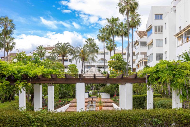 Foto 952ee299-f3b6-4aaf-9176-8a3cc2b3a9f2. Apartament amb calefacció aparcament piscina a Nueva Atalaya Estepona