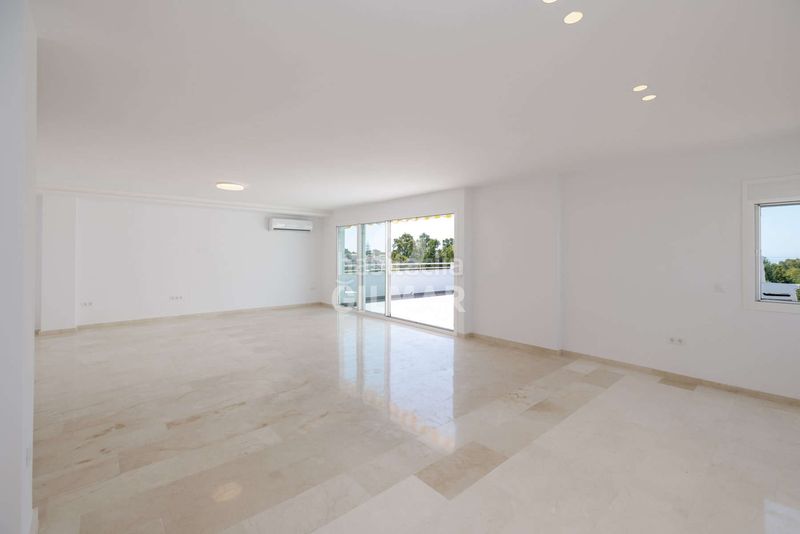Foto d679fae8-9f1c-48b0-b103-1243e52a63ce. Apartament amb calefacció aparcament piscina a Nueva Atalaya Estepona