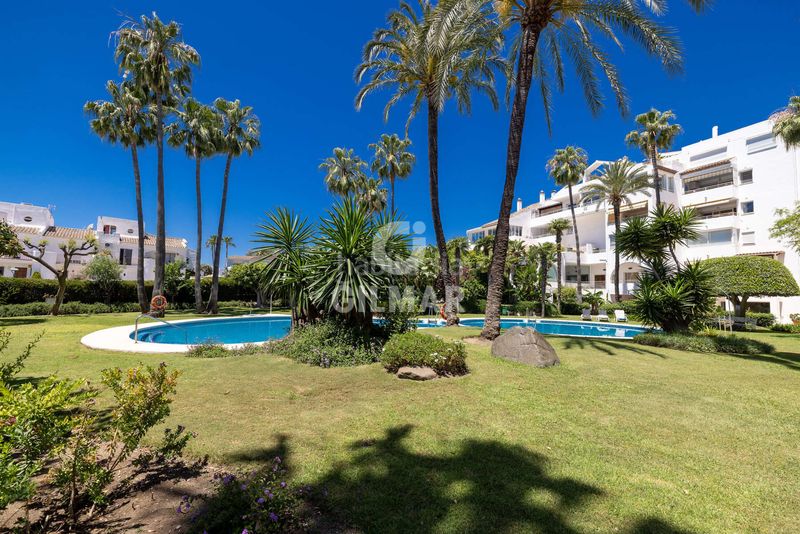 Foto fb0bdee8-5cb2-4598-aa99-2ee85958d131. Apartament amb calefacció aparcament piscina a Nueva Atalaya Estepona