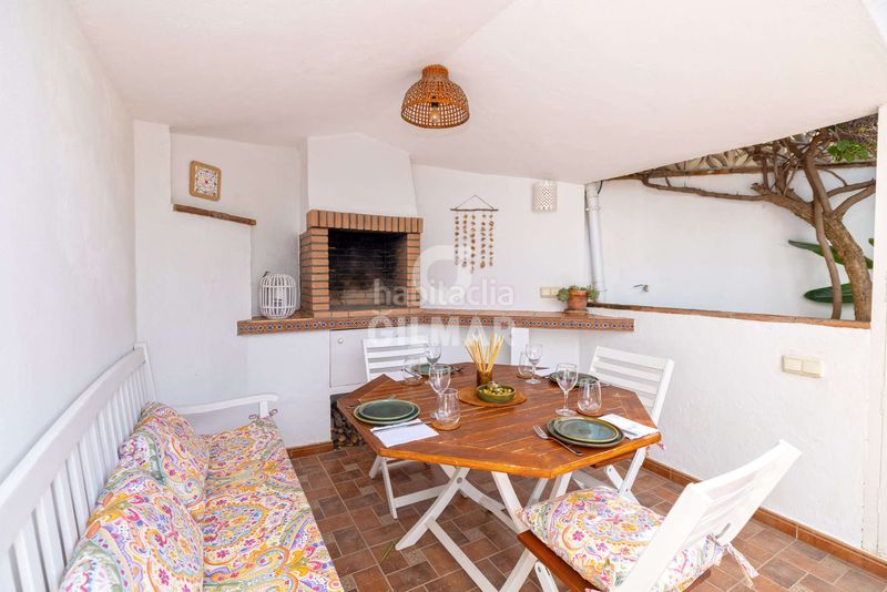 Foto 00a825ef-c2b5-4e07-af28-b749905fc37f. Casa aparellada amb calefacció aparcament a sierra de Estepona - avda. de andalucía Estepona