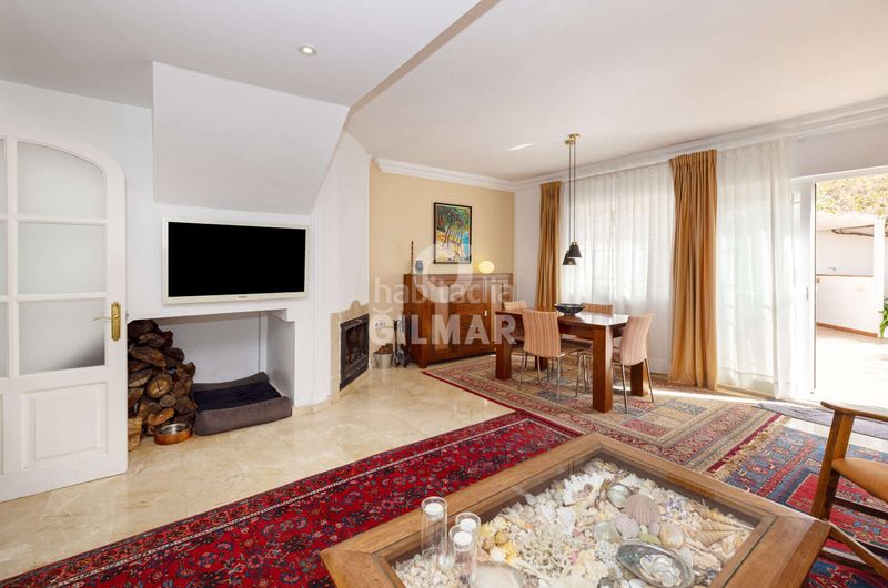 Foto 10884d89-1b20-43df-a6c9-342e84157909. Casa aparellada amb calefacció aparcament a sierra de Estepona - avda. de andalucía Estepona