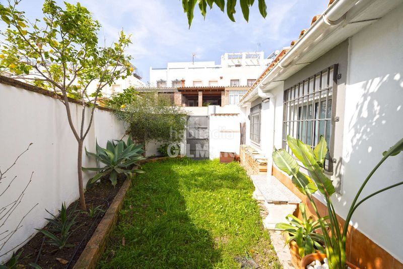 Foto 1aaf42ca-ca02-48dd-8c57-8804c782721c. Casa aparellada amb calefacció aparcament a sierra de Estepona - avda. de andalucía Estepona