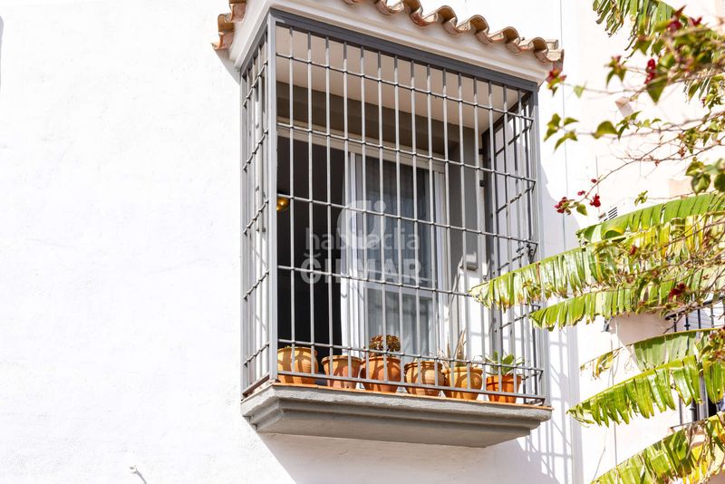 Foto 912143b0-dc5a-443f-840d-b5d802339591. Casa aparellada amb calefacció aparcament a sierra de Estepona - avda. de andalucía Estepona