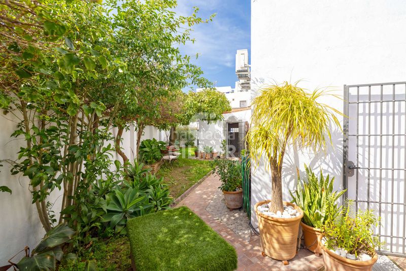 Foto a556ac32-68f4-43ab-805d-9a09aae4adad. Casa aparellada amb calefacció aparcament a sierra de Estepona - avda. de andalucía Estepona