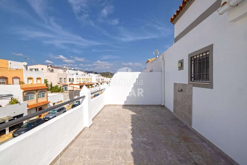 Foto b1fcdca9-a74f-41cf-bcad-e56dd1190a79. Casa aparellada amb calefacció aparcament a sierra de Estepona - avda. de andalucía Estepona