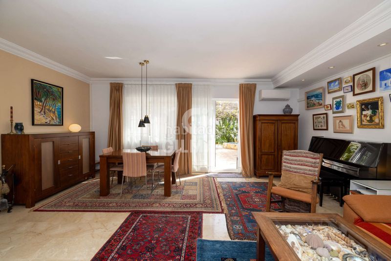 Foto c3e686d2-a49d-47c6-adf6-4e6bd3682fbb. Casa aparellada amb calefacció aparcament a sierra de Estepona - avda. de andalucía Estepona