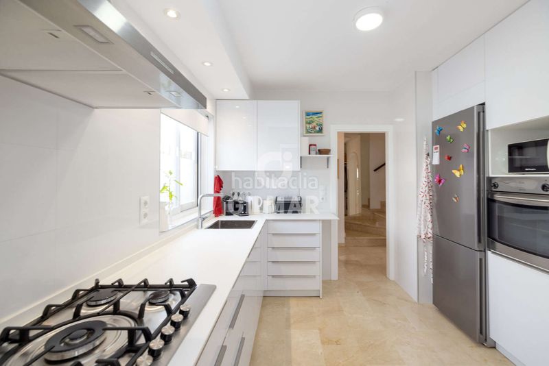 Foto e561397f-8867-4967-abbd-dd698c137bef. Casa aparellada amb calefacció aparcament a sierra de Estepona - avda. de andalucía Estepona