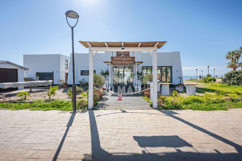 Foto 50170440-35f5-46ff-a121-dff6f06cd9e6. Ático ubicado en el exclusivo complejo residencial bahía dEl Velerín, entre marbella y , este impresionante ático ofrece una exp en Estepona