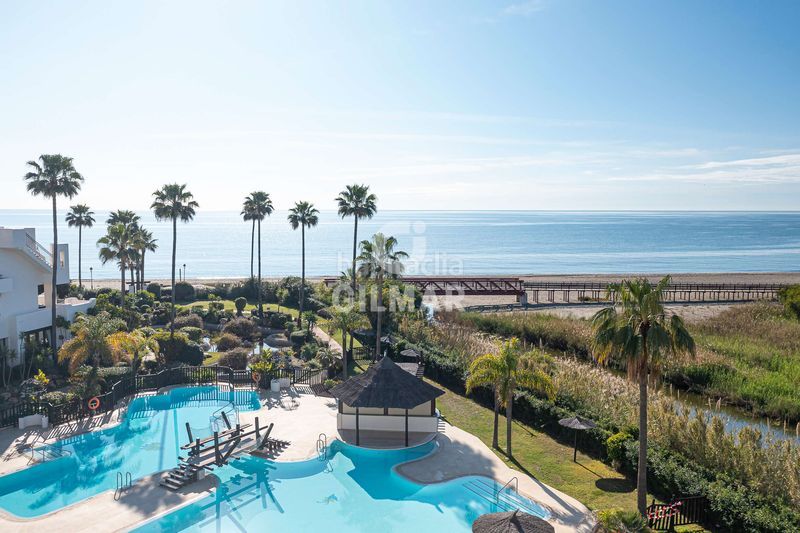 Foto 814108c6-7e59-4698-a90d-1f47e113d7f1. Ático ubicado en el exclusivo complejo residencial bahía dEl Velerín, entre marbella y , este impresionante ático ofrece una exp en Estepona