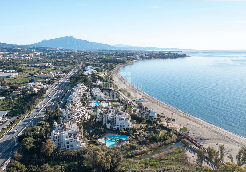 Foto 8f12b732-43a0-4b47-a4e2-34d2d5cf1ed5. Ático ubicado en el exclusivo complejo residencial bahía dEl Velerín, entre marbella y , este impresionante ático ofrece una exp en Estepona