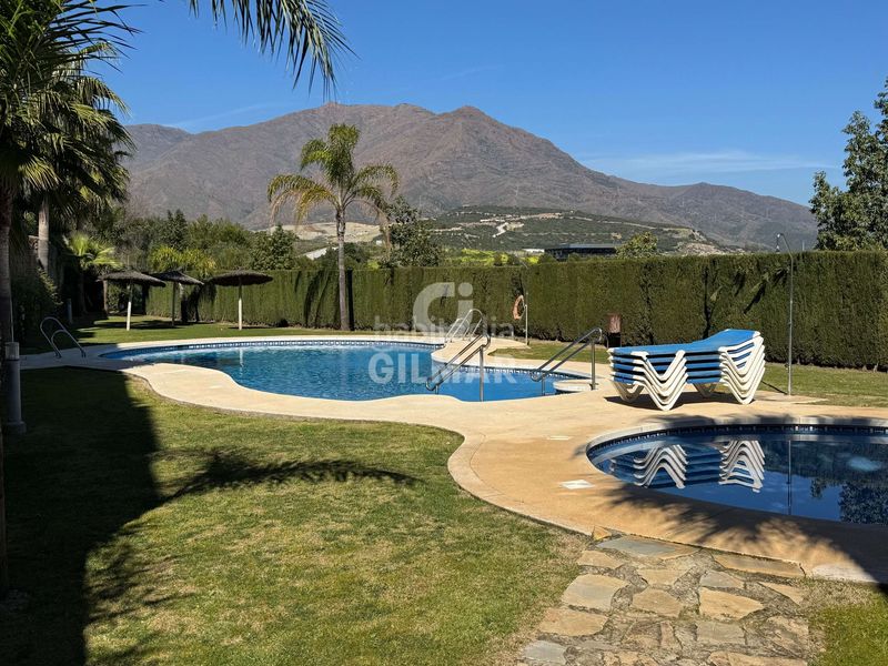 Foto 376a3cda-8c1e-48c0-b87c-78a06a6abeb6. Casa adossada amb calefacció aparcament piscina a Estepona