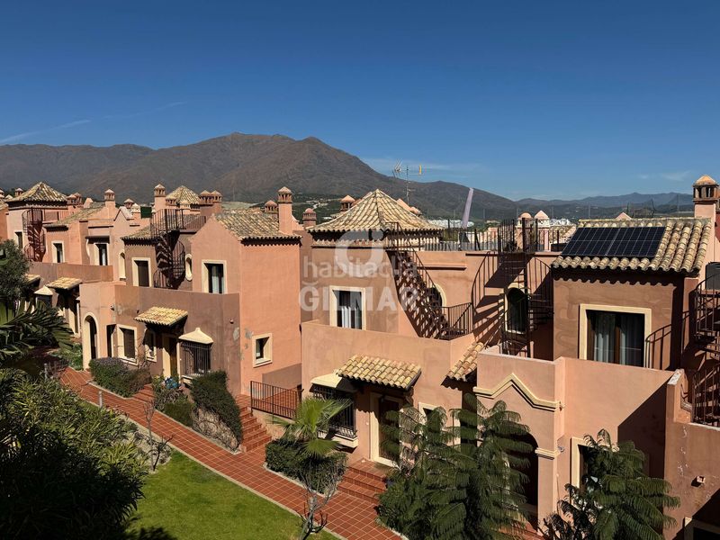 Foto 55678699-655c-4dd8-a46b-11dd12d27bd1. Casa adossada amb calefacció aparcament piscina a Estepona
