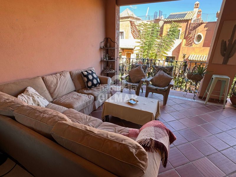 Foto 55a015d6-9435-48b0-b160-176106b2bcc0. Casa adossada amb calefacció aparcament piscina a Estepona