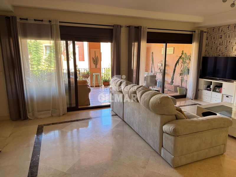 Foto 8b48a4e9-4032-4647-936c-c430717f6989. Casa adossada amb calefacció aparcament piscina a Estepona