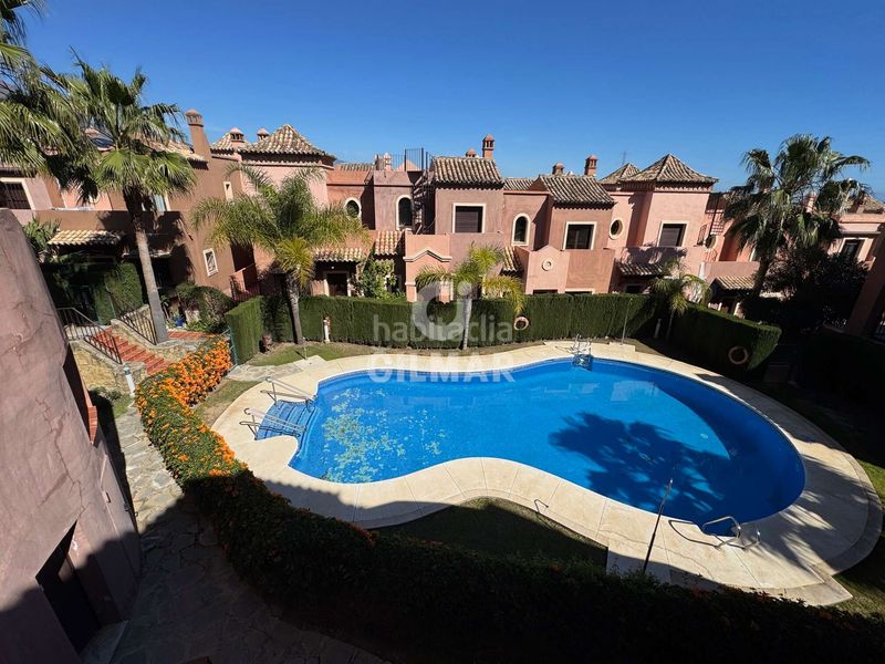 Foto bb2d0136-0d8f-4886-a442-48eebdd09057. Casa adossada amb calefacció aparcament piscina a Estepona