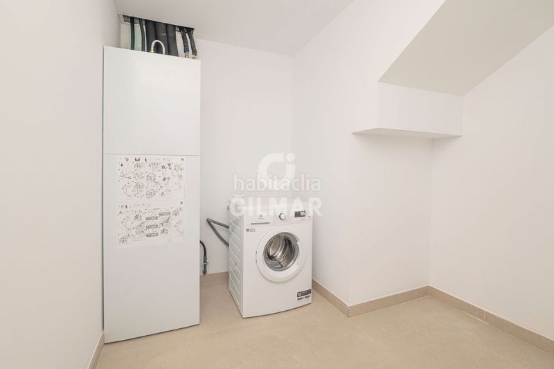 Foto 1e671f2c-dbab-42f2-b63c-86a7ae65e3dc. Casa aparellada amb calefacció aparcament piscina a Estepona