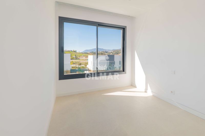 Foto 5bc898f6-966b-45ab-912d-e9e5e22db9d5. Casa aparellada amb calefacció aparcament piscina a Estepona