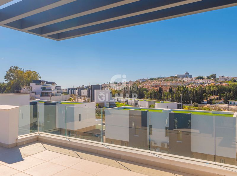 Foto 7fd9e7ee-7771-47f2-aca9-159d79ab299d. Casa aparellada amb calefacció aparcament piscina a Estepona