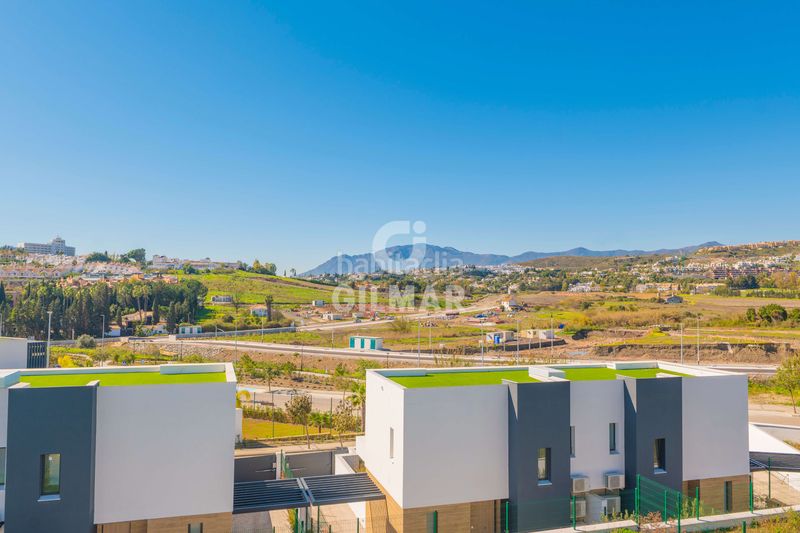 Foto 93e163c5-1c29-4577-a4dc-50c6647910f5. Casa aparellada amb calefacció aparcament piscina a Estepona