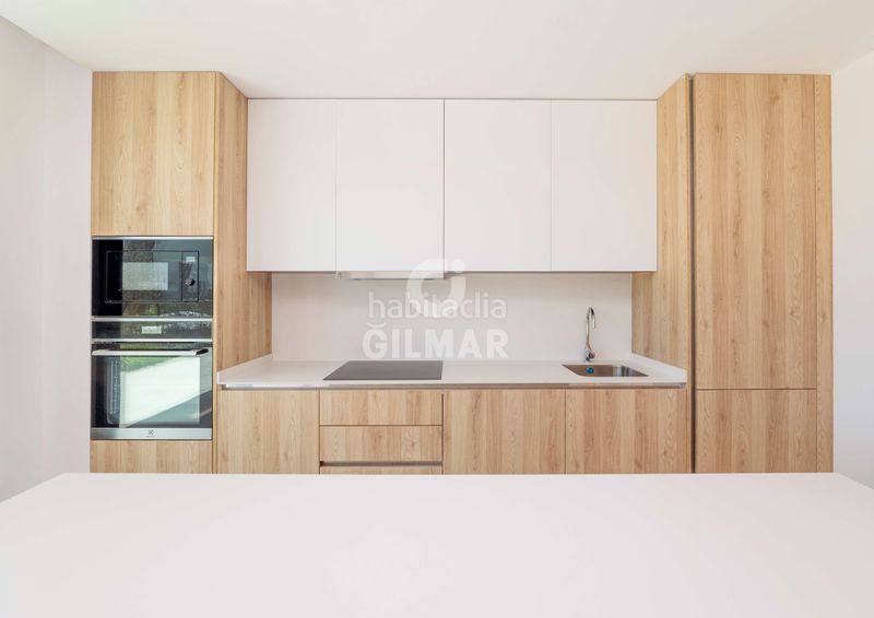 Foto ac1dccd1-aa23-4330-9dd2-ee7c0410dc7d. Casa aparellada amb calefacció aparcament piscina a Estepona