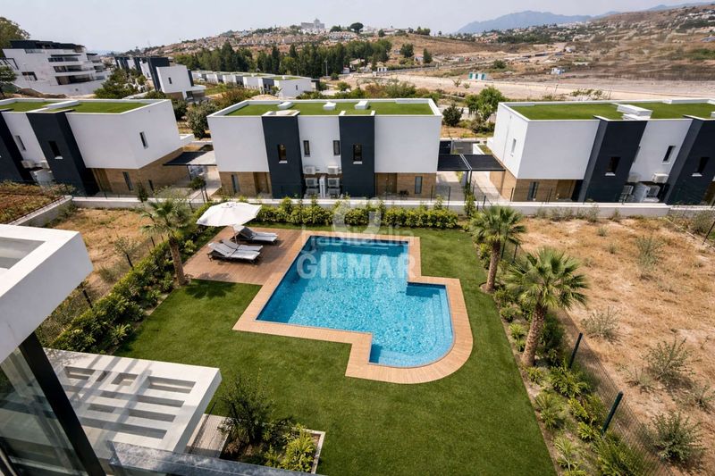 Foto c931d4d7-b1e9-4304-9e47-a95a8cf335b9. Casa aparellada amb calefacció aparcament piscina a Estepona