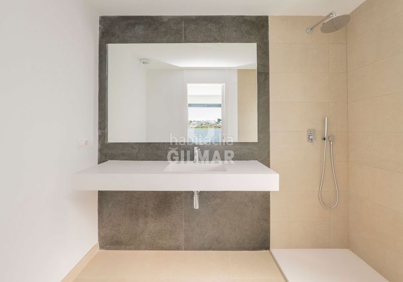 Foto d8ef300b-3779-4d77-ae28-121a71e857b7. Casa aparellada amb calefacció aparcament piscina a Estepona