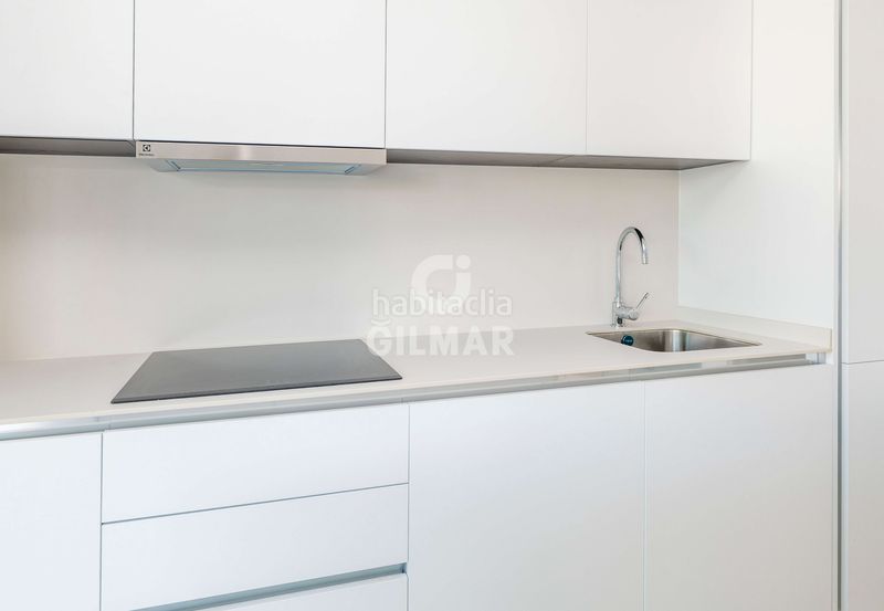 Foto 0372eb00-dddd-46a5-a69f-fed10bbcaacd. Casa aparellada amb calefacció aparcament piscina a Estepona