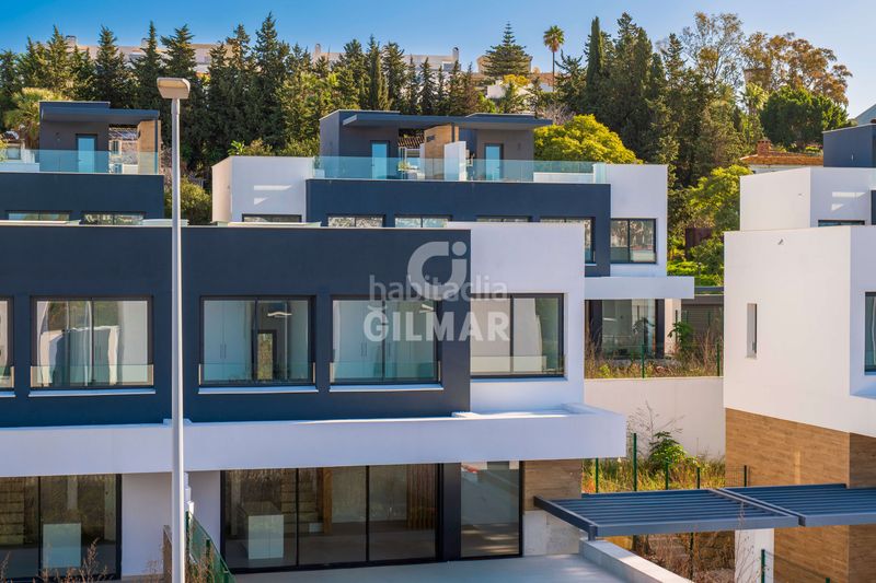 Foto 262060ee-259b-4d4b-9000-98e76379f8e9. Casa aparellada amb calefacció aparcament piscina a Estepona