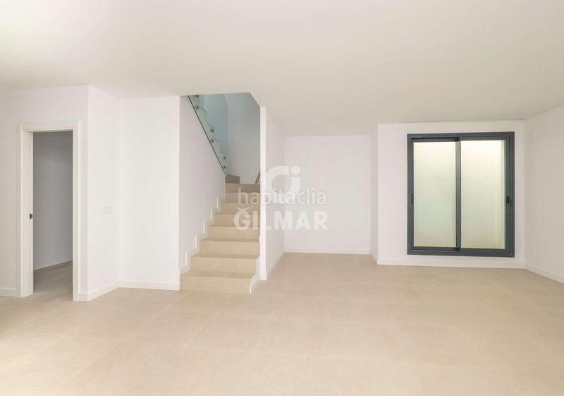 Foto 5509cc3c-d212-4050-be36-cbe83b6eb78b. Casa aparellada amb calefacció aparcament piscina a Estepona