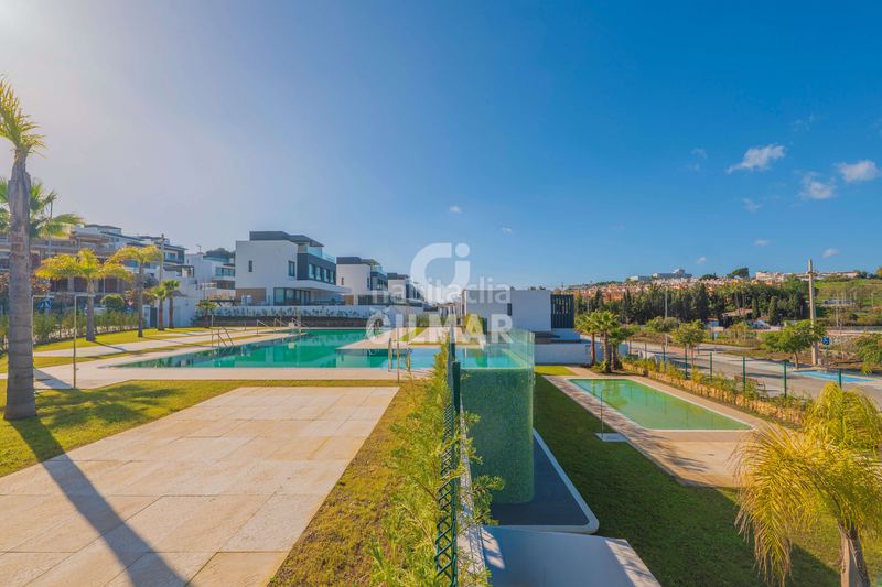 Foto 7faf2506-d67b-40be-8324-aeabb284a8a2. Casa aparellada amb calefacció aparcament piscina a Estepona