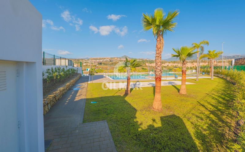 Foto 9bed05ae-d237-41b4-aa4a-480588e7beaf. Casa aparellada amb calefacció aparcament piscina a Estepona