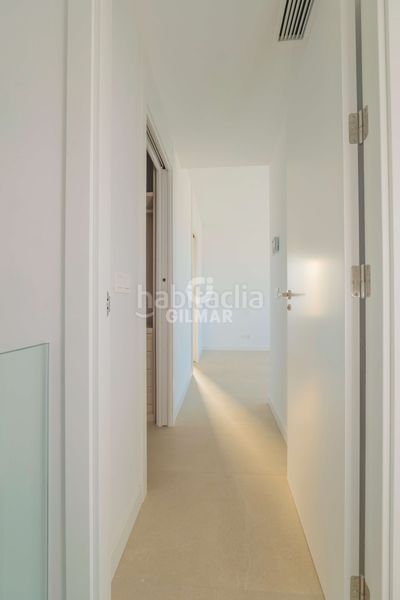 Foto aae91bf6-8e5e-4c73-a725-b77521ef911e. Casa aparellada amb calefacció aparcament piscina a Estepona