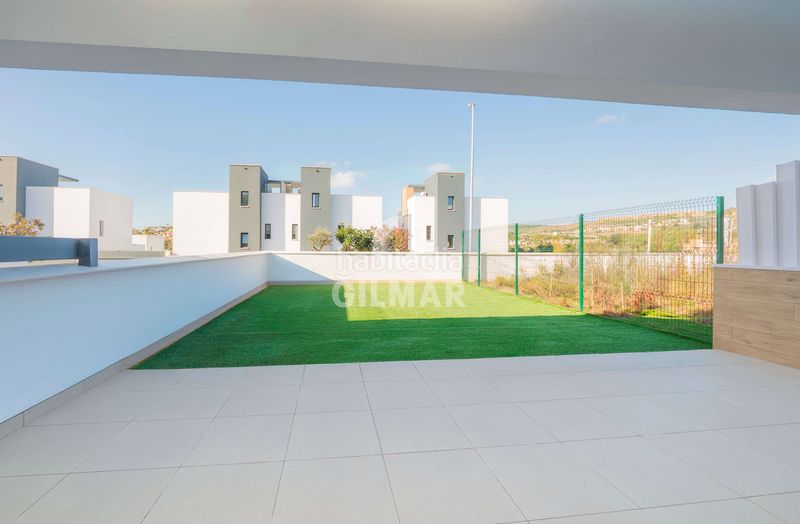 Foto b7f04b1d-f9f7-41c6-a738-069219bdcb91. Casa aparellada amb calefacció aparcament piscina a Estepona