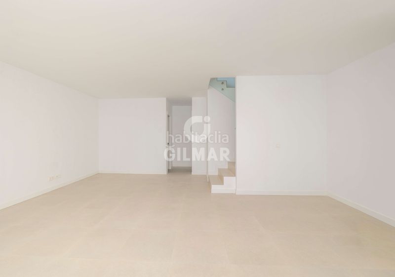 Foto df3331e1-a13c-43c3-9d6e-236fb9195b24. Casa aparellada amb calefacció aparcament piscina a Estepona