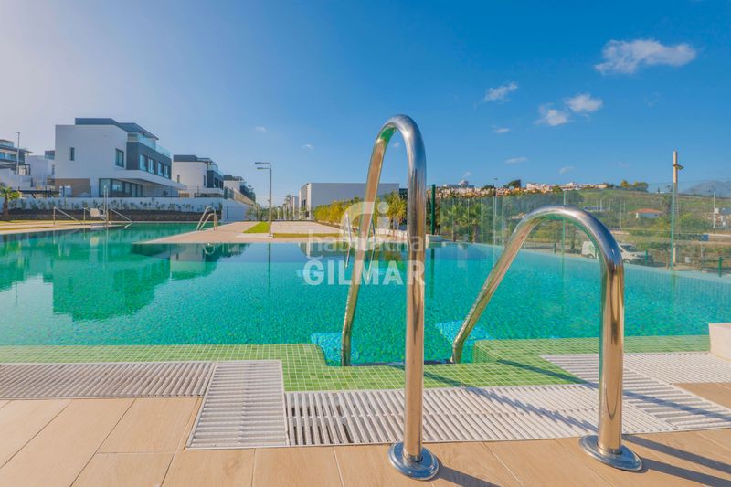 Foto eefa6c4d-3e39-4d31-a9f5-57745f1cc52b. Casa aparellada amb calefacció aparcament piscina a Estepona