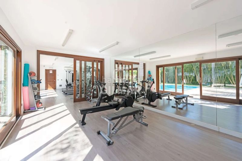 Foto 1b00bccb-b997-44b1-9fc1-9ef0ff87212f. Apartament amb calefacció aparcament piscina a puerto de Estepona Estepona