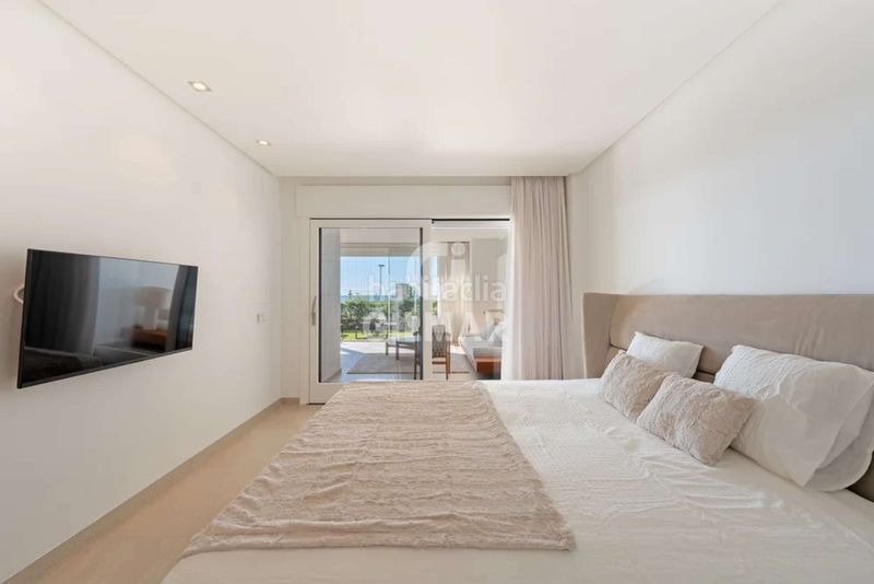 Foto 66850352-cda9-4087-a9c3-5580d2a4f9c7. Apartament amb calefacció aparcament piscina a puerto de Estepona Estepona