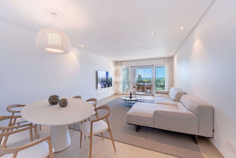 Foto 81adcddc-e17a-4149-8b7f-966a68b2863d. Apartament amb calefacció aparcament piscina a puerto de Estepona Estepona