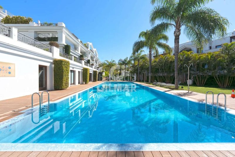 Foto 861fe21b-c02a-4cec-b975-6f98accf7026. Apartament amb calefacció aparcament piscina a puerto de Estepona Estepona