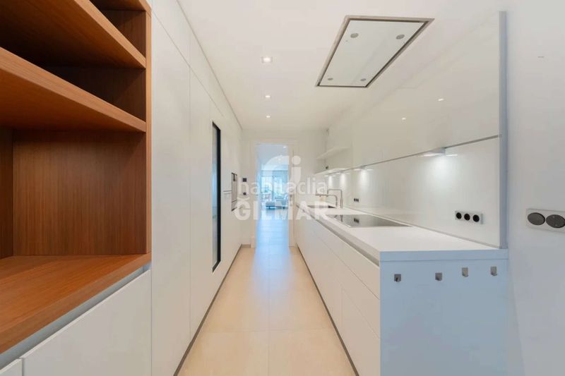 Foto a3ebb23b-4368-4cbd-93da-3fb39a41478a. Apartament amb calefacció aparcament piscina a puerto de Estepona Estepona