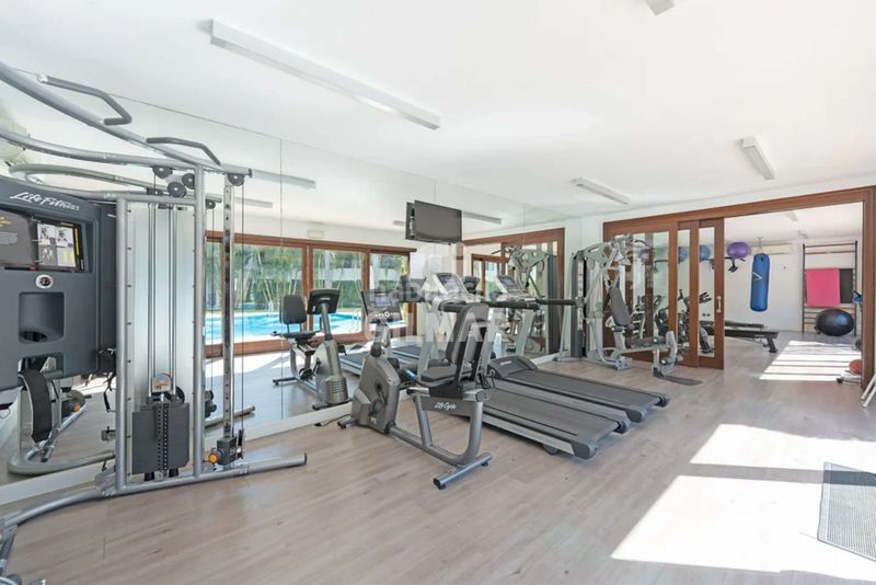 Foto aeb18d38-31ce-4c88-b416-49a28a5f5e3e. Apartament amb calefacció aparcament piscina a puerto de Estepona Estepona