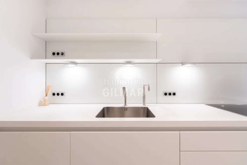 Foto c6233ed3-6992-43f6-91da-6d446d5d6284. Apartament amb calefacció aparcament piscina a puerto de Estepona Estepona