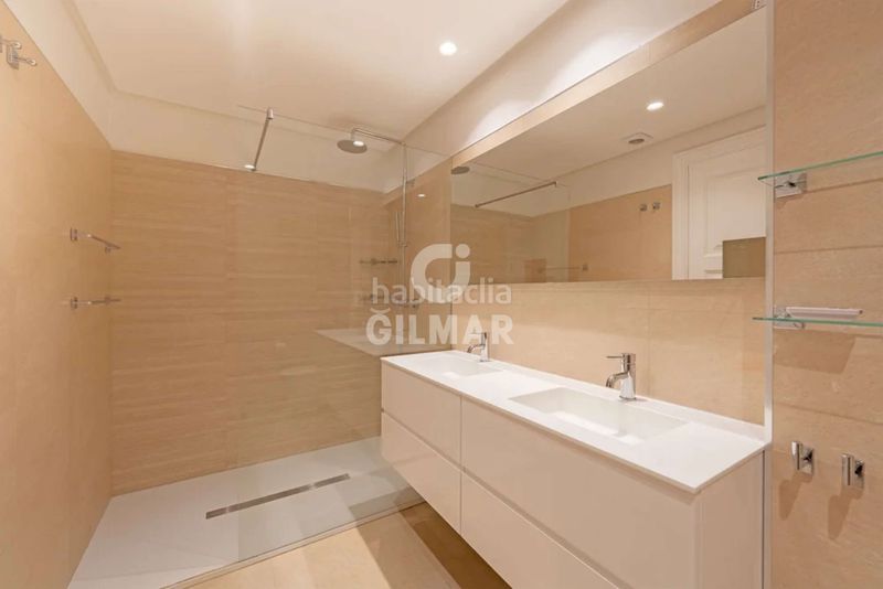Foto e23092f4-273e-4534-a491-6bc4e37d42c5. Apartament amb calefacció aparcament piscina a puerto de Estepona Estepona
