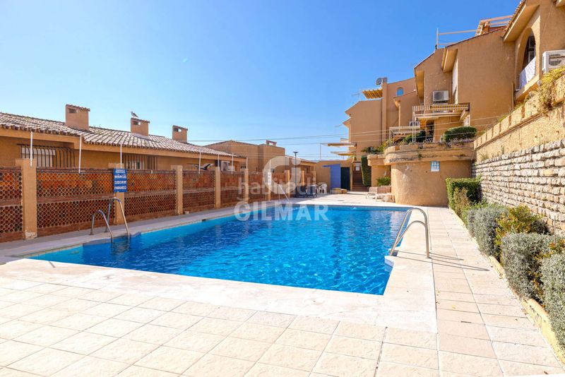 Foto 1f823e25-b7b6-4233-8d46-847ac05c1889. Casa adossada a puerto de Estepona Estepona
