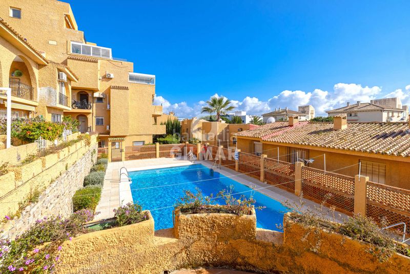 Foto cdb417a7-853c-4650-bf76-8dd2ada6c39b. Casa adossada a puerto de Estepona Estepona