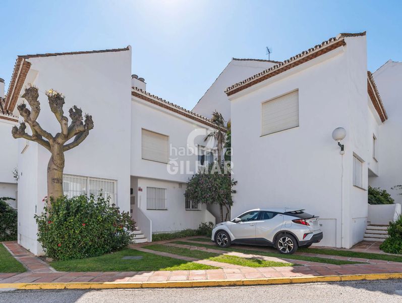 Foto 5a0e4acb-2ed9-4064-a19e-a60bcca46745. Casa aparellada amb calefacció aparcament piscina a Estepona