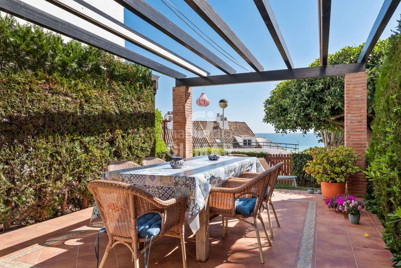 Foto 85ead3e4-554c-4266-a067-440397a21cbd. Casa aparellada amb calefacció aparcament piscina a Estepona